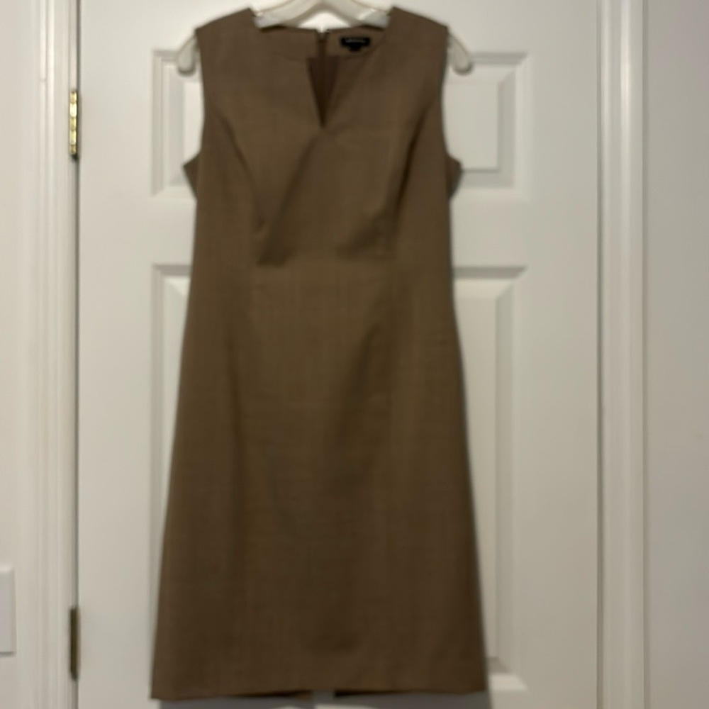 Sleeveless lined dress